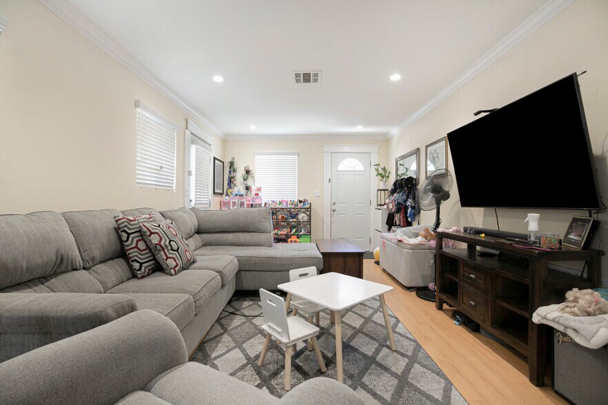 2014-2016 Peyton Ave, Burbank, CA à vendre - Photo de l’immeuble – Image 2 sur 32