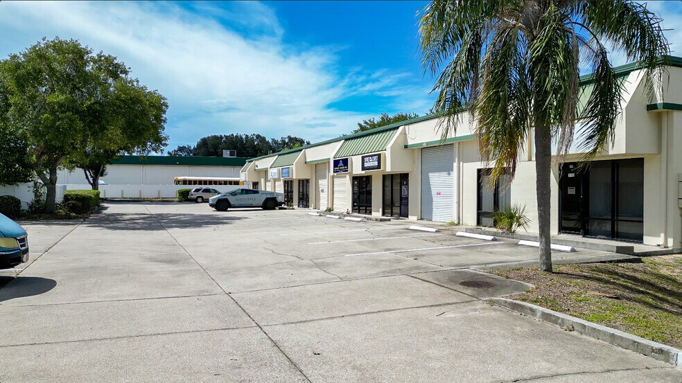 467 Forest Ave, Cocoa, FL à louer - Photo de l’immeuble – Image 3 sur 8