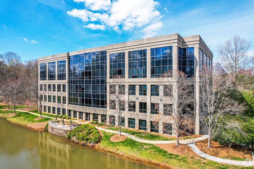 4135 S Stream Blvd, Charlotte, NC à louer - Photo de l’immeuble – Image 1 sur 10