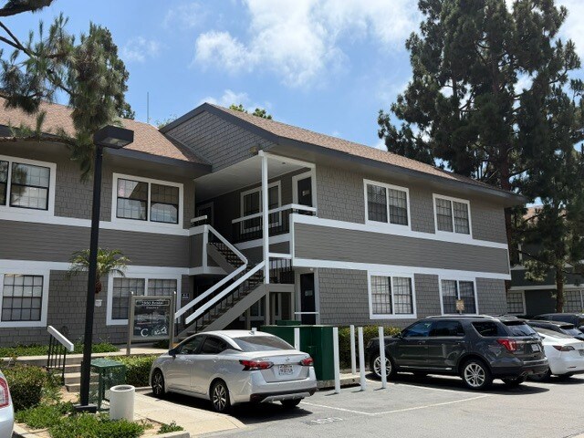 Bldg C, Costa Mesa, CA 92626 - Lot 27 - - Photo intérieure - Image 2 of 4