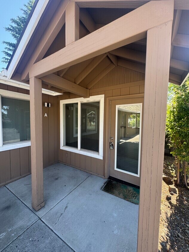 909 SE 2nd St, Bend, OR à vendre Photo de l’immeuble– Image 1 sur 9