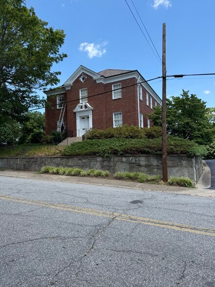 408 8th St, North Wilkesboro, NC à louer - Photo de l’immeuble – Image 2 sur 16