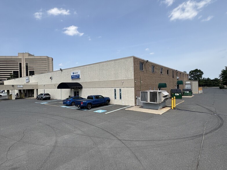 135 Raritan Center Pky, Edison, NJ à louer - Photo de l’immeuble – Image 3 sur 6