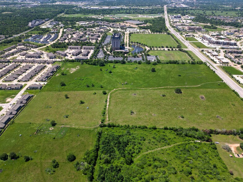 University Drive E, Bryan, TX à vendre - Photo de l’immeuble – Image 3 sur 9