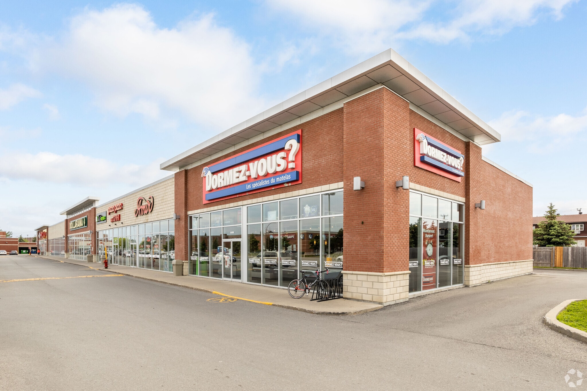 14820-14880 Boul de Pierrefonds, Montréal, QC à louer Photo principale– Image 1 sur 8