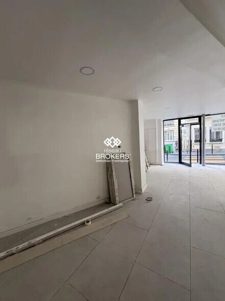 Local commercial dans Paris à louer - Photo de l’immeuble – Image 2 sur 3