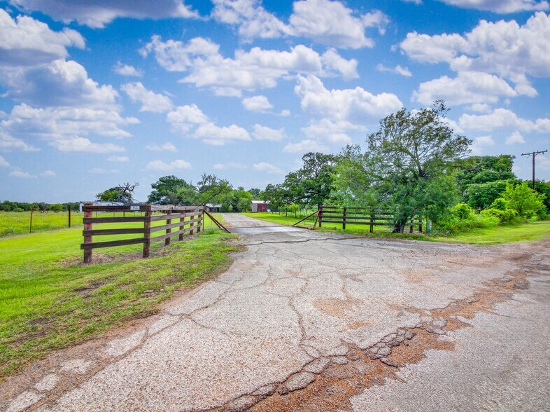 425 Seawillow Rd, Lockhart, TX à vendre - Photo de l’immeuble – Image 3 sur 31