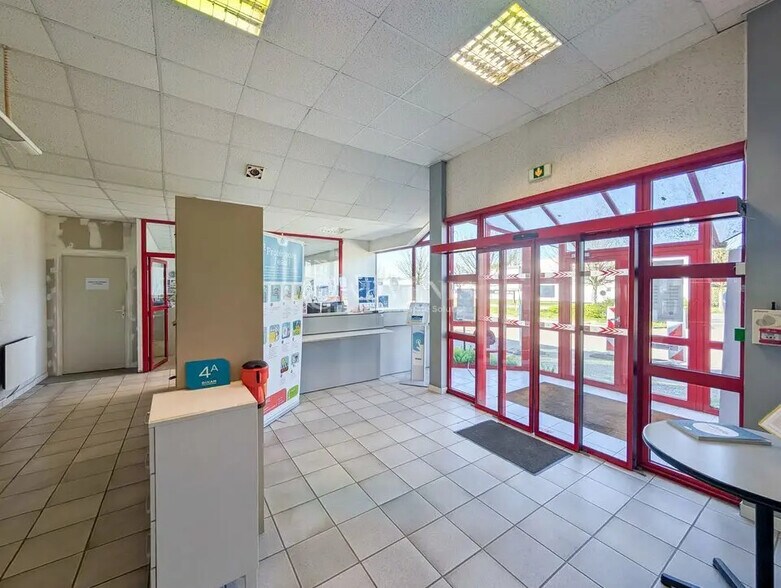 Local d’activités dans Taden à louer - Photo de l’immeuble – Image 3 sur 8