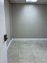 12955 Biscayne Blvd, North Miami, FL à louer Photo intérieure– Image 2 sur 4