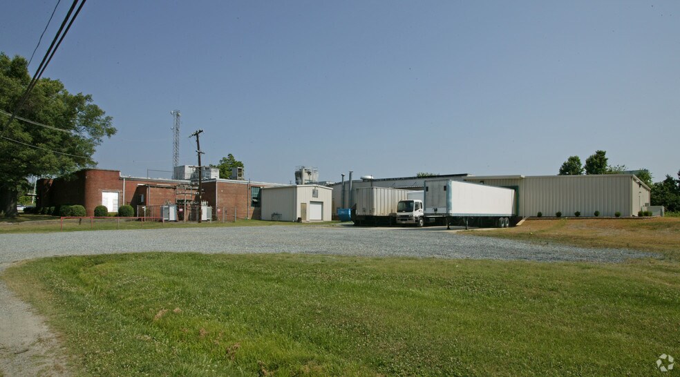 2119 W Webb Ave, Burlington, NC à louer - Photo de l’immeuble – Image 2 sur 2