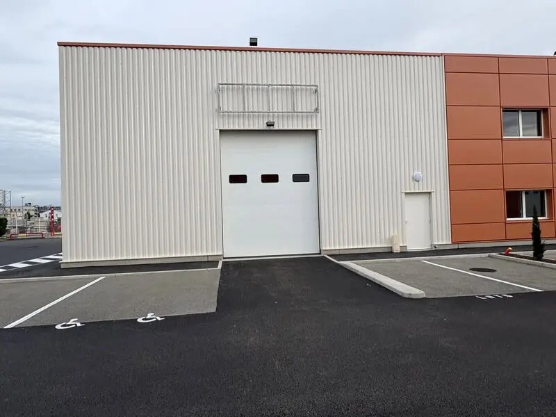 Bureau dans Chassieu à louer Photo de l’immeuble– Image 1 sur 8