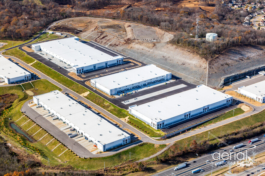 Blair Rd, La Vergne, TN à louer - Photo de l’immeuble – Image 2 sur 7