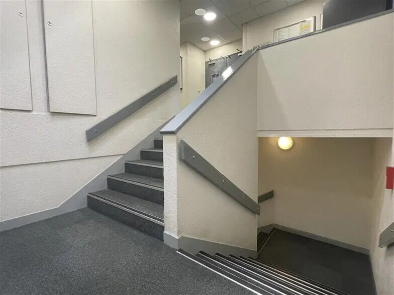 Bureau dans Aulnay-sous-Bois à louer - Photo de l’immeuble – Image 3 sur 10