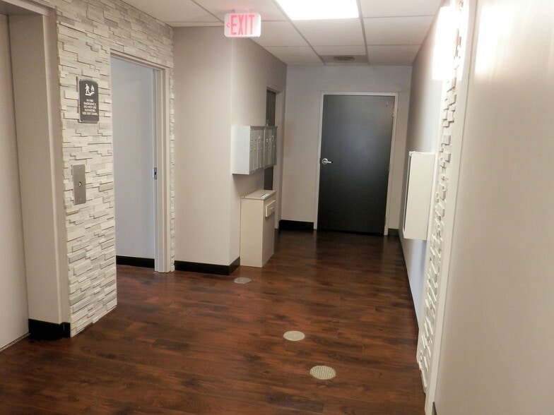 6990 Lindsay Dr, Mentor, OH à louer - Photo intérieure – Image 2 sur 4