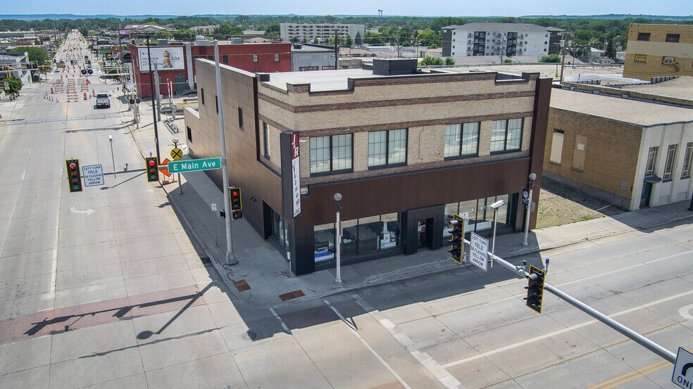 223 E Main Ave, Bismarck, ND à vendre - Photo principale – Image 1 sur 23