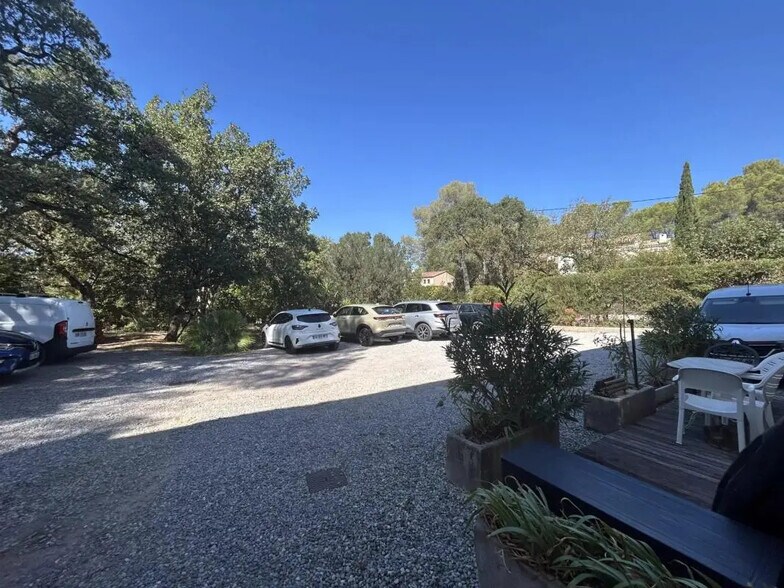 Industriel/Logistique dans Saint-Raphaël à vendre - Photo de l’immeuble – Image 1 sur 7