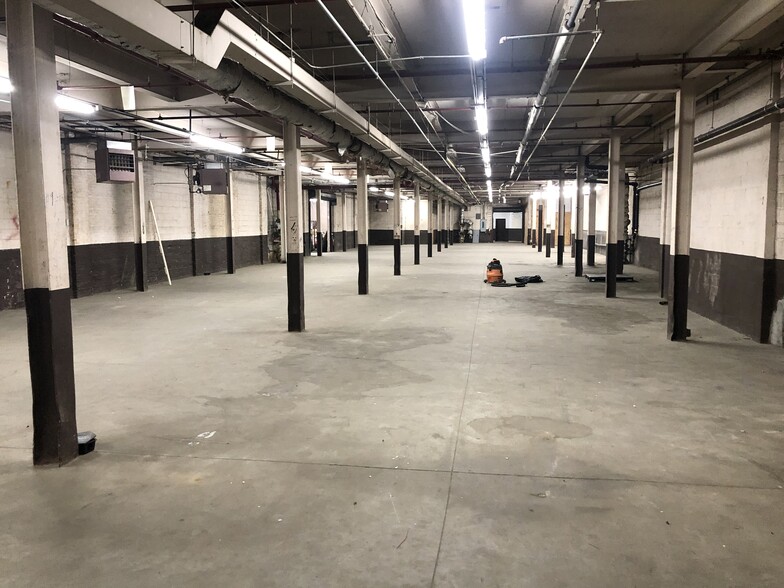 52-08 Grand Ave, Maspeth, NY à louer - Photo intérieure – Image 3 sur 3