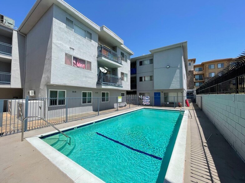8070 Langdon Ave, Van Nuys, CA à vendre - Photo de l’immeuble – Image 3 sur 10