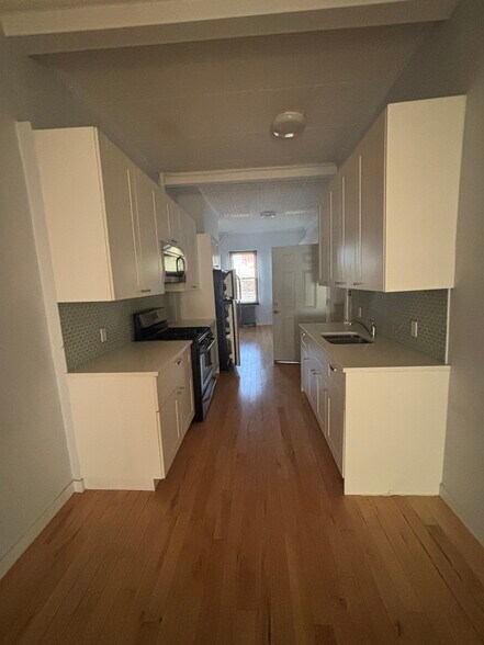 395 Manhattan Ave, New York, NY à vendre - Photo de l’immeuble – Image 2 sur 6