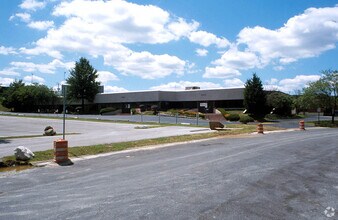 10640-10650 Gateway Blvd, Creve Coeur, MO à louer Photo de l’immeuble– Image 2 sur 5