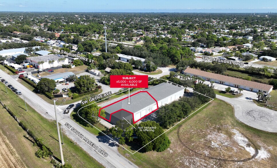 792 SW Grove Ave, Port Saint Lucie, FL à louer - Photo de l’immeuble – Image 3 sur 6
