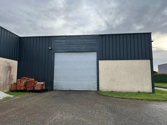 Plus de détails pour Local d'activités à louer