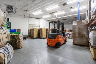 805 W Carrier Pky, Grand Prairie, TX à louer Photo de l’immeuble– Image 1 sur 4