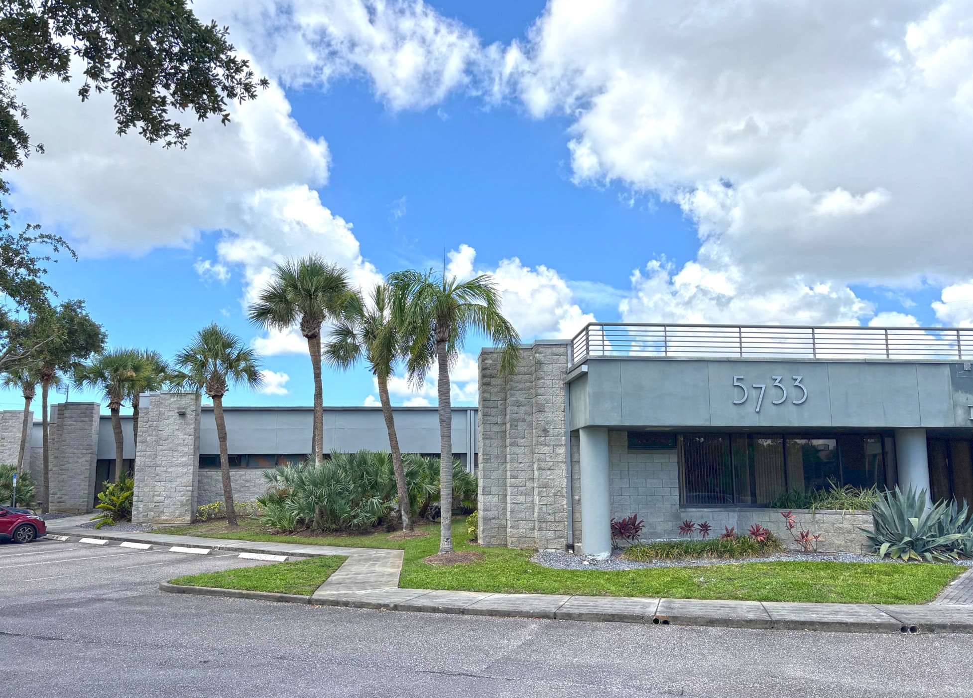 5733 Myerlake Cir, Clearwater, FL à vendre Photo principale– Image 1 sur 19