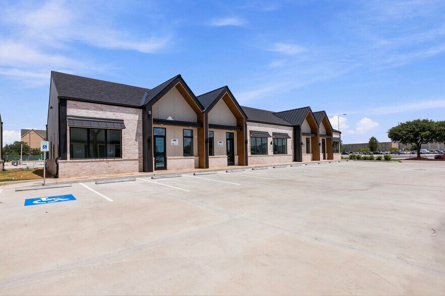 0 Katy Mills Cir, Katy, TX à louer - Photo de l’immeuble – Image 2 sur 18