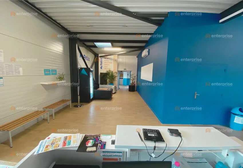 Bureau dans Libercourt à louer - Photo de l’immeuble – Image 2 sur 6