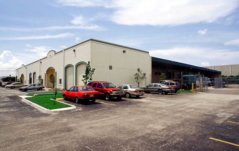 16565 NW 15th Ave, Miami, FL à louer - Photo de l’immeuble – Image 3 sur 10