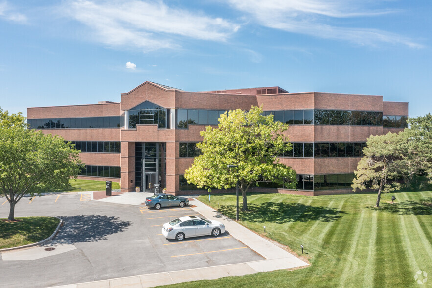 4601 Westown Pky, West Des Moines, IA à louer - Photo de l’immeuble – Image 1 sur 13