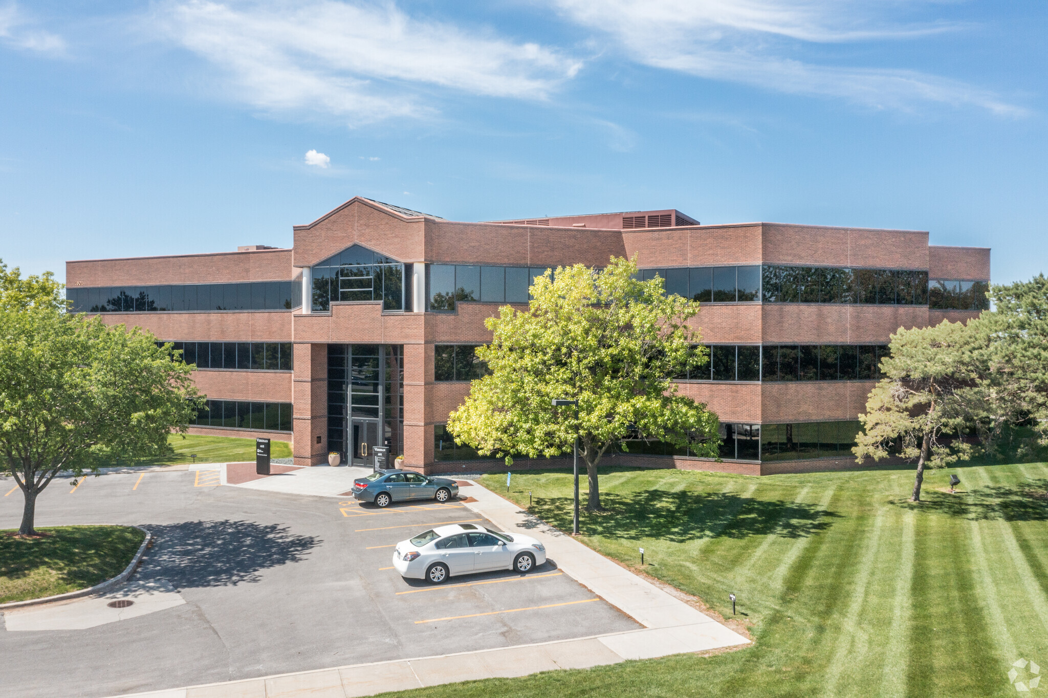 4601 Westown Pky, West Des Moines, IA à louer Photo de l’immeuble– Image 1 sur 14
