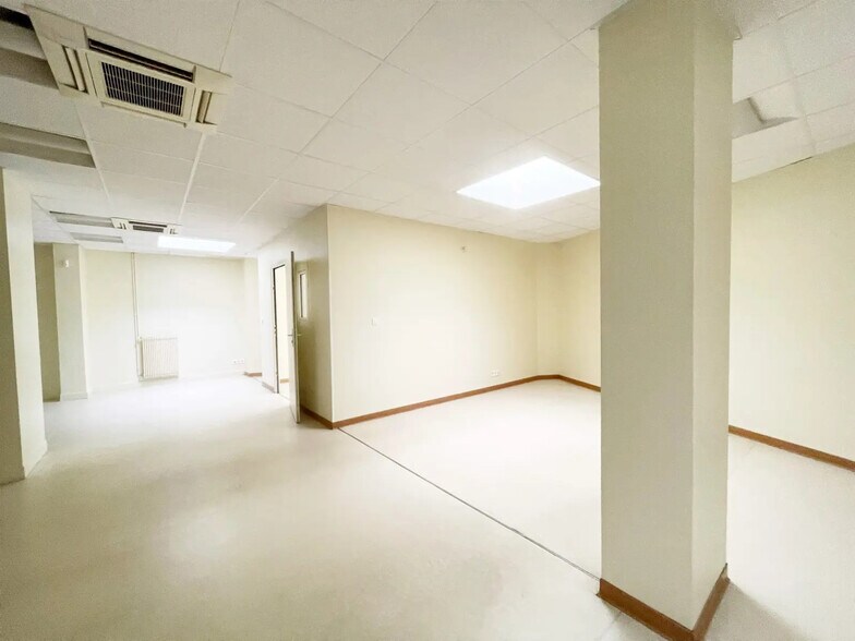 Bureau dans Beauvais à vendre - Photo de l’immeuble – Image 2 sur 5