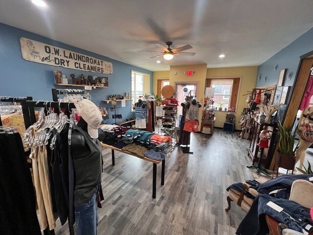137 N Central Ave, Owen, WI à louer - Photo intérieure – Image 2 sur 10