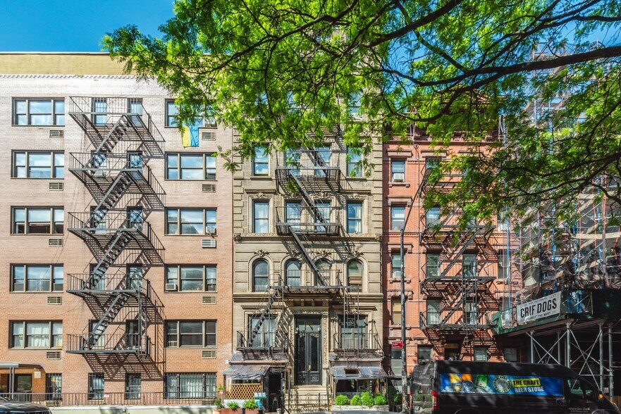 109 Saint Marks Pl, New York, NY à vendre - Photo de l’immeuble – Image 1 sur 12
