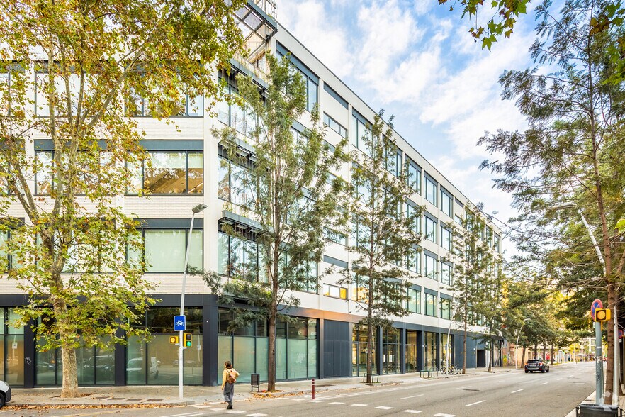 Carrer de Tànger, Barcelone, Barcelona à louer - Photo de l’immeuble – Image 3 sur 5