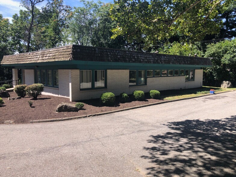 460 Gidney Ave, Newburgh, NY à vendre - Photo de l’immeuble – Image 2 sur 16