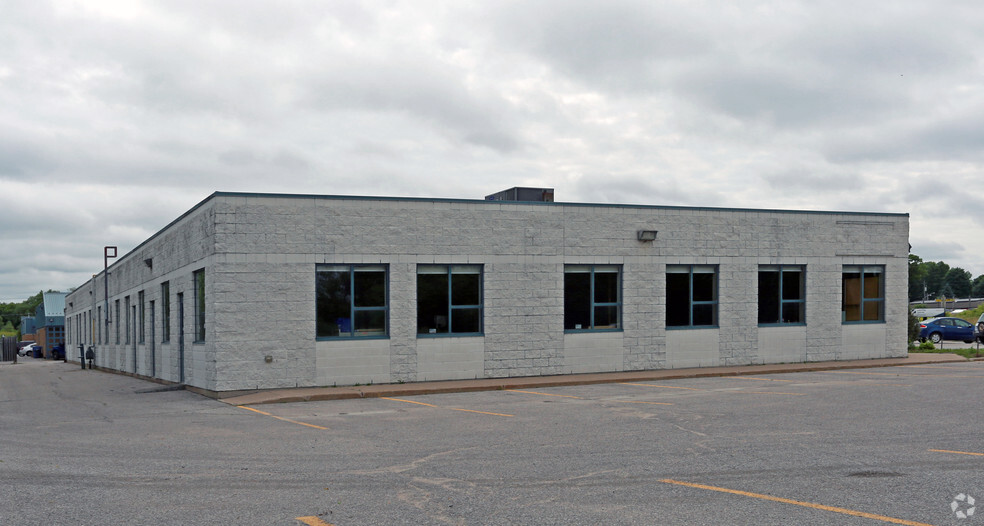 575 West St S, Orillia, ON à louer - Photo de l’immeuble – Image 3 sur 5