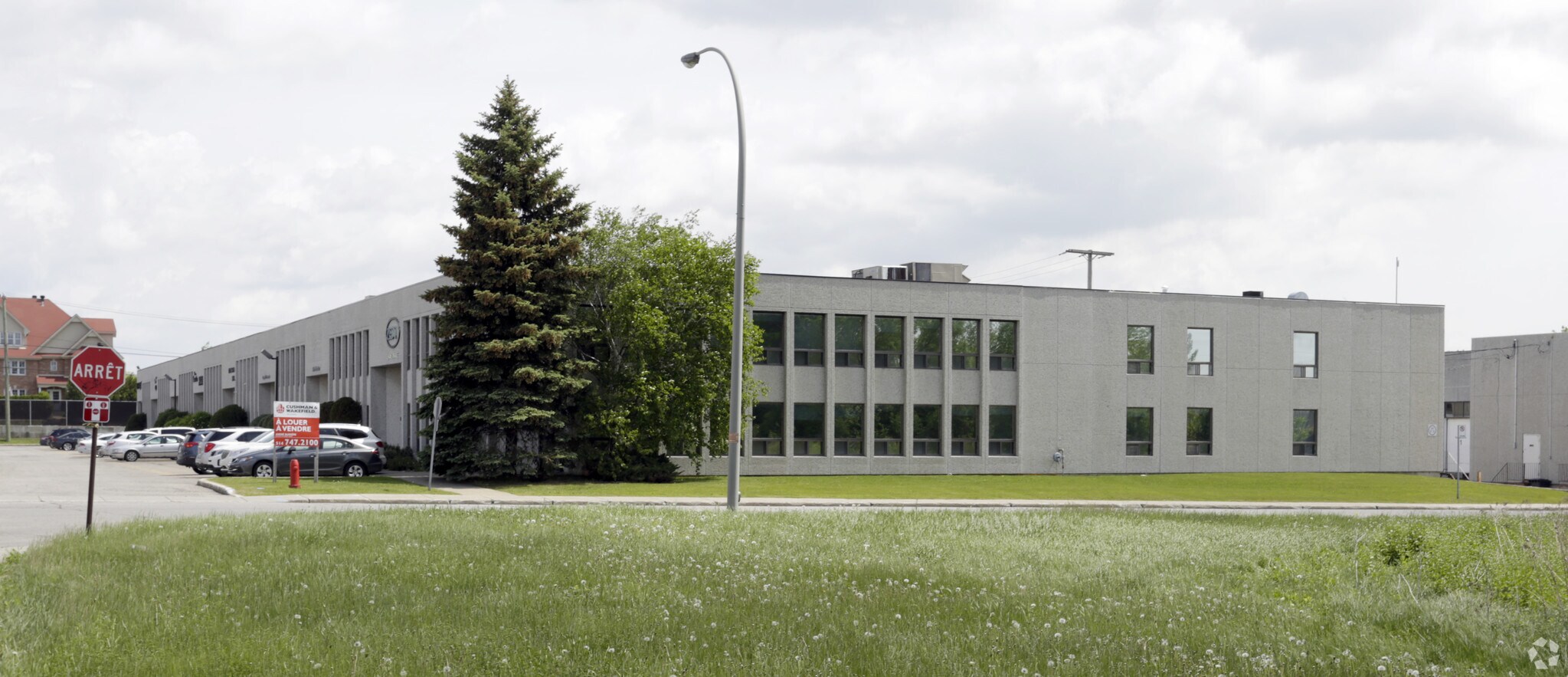 2337-2393 Rue Guénette, Saint-Laurent, QC à louer Photo principale– Image 1 sur 22