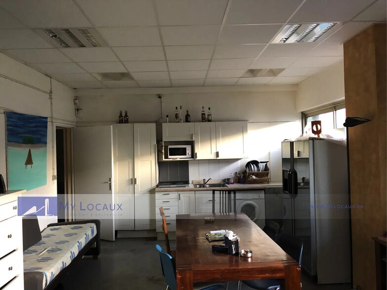 Local d’activités dans Bobigny à louer - Photo de l’immeuble – Image 2 sur 6