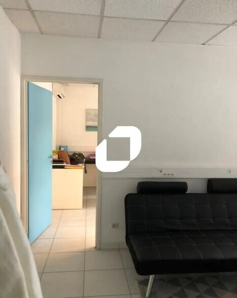 Bureau dans Grenoble à louer - Photo de l’immeuble – Image 2 sur 10