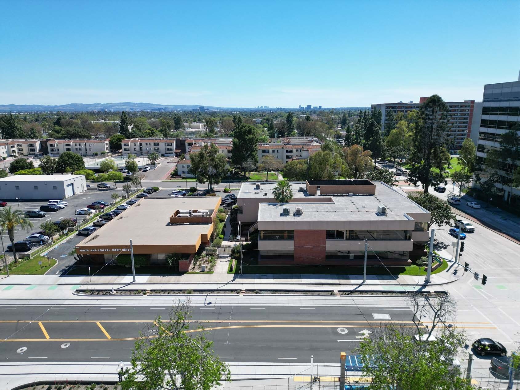 888 W Santa Ana Blvd, Santa Ana, CA à vendre Photo de l’immeuble– Image 1 sur 16