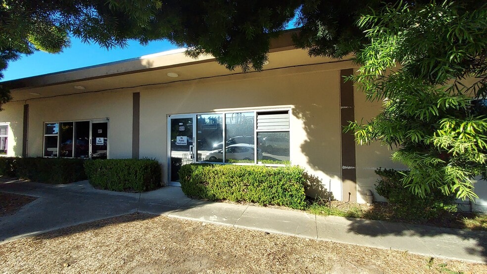 1011-1067 E San Carlos Ave, San Carlos, CA à louer - Photo de l’immeuble – Image 2 sur 9