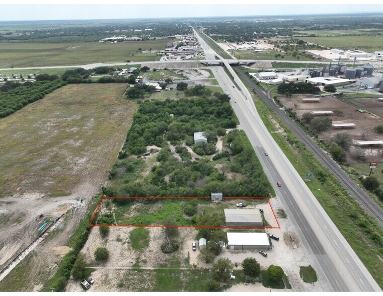 675 US Highway 90 E, Hondo, TX à vendre - Aérien – Image 2 sur 4