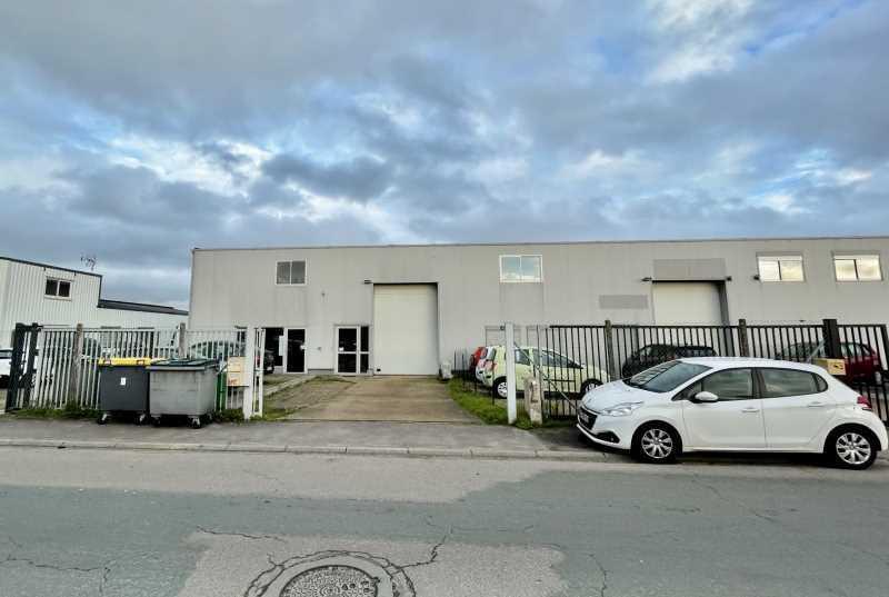 Local d’activités dans Saint-Jacques-sur-Darnétal à louer - Photo de l’immeuble – Image 1 sur 8