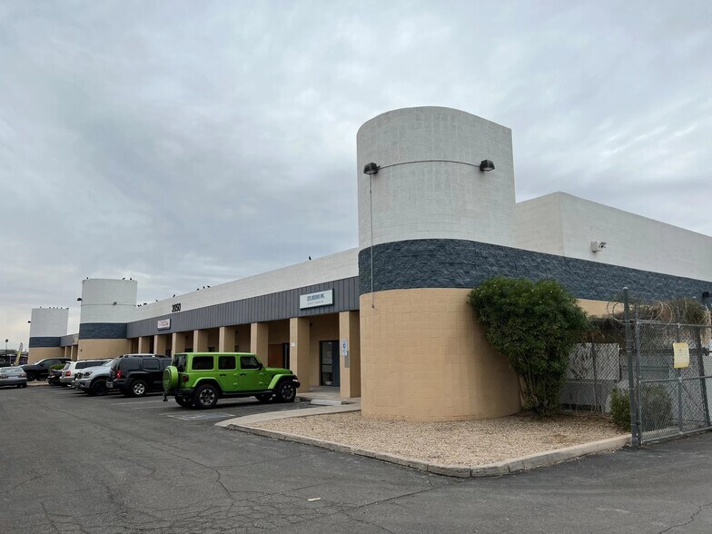 2030 W Deer Valley Rd, Phoenix, AZ à louer - Photo de l’immeuble – Image 3 sur 13