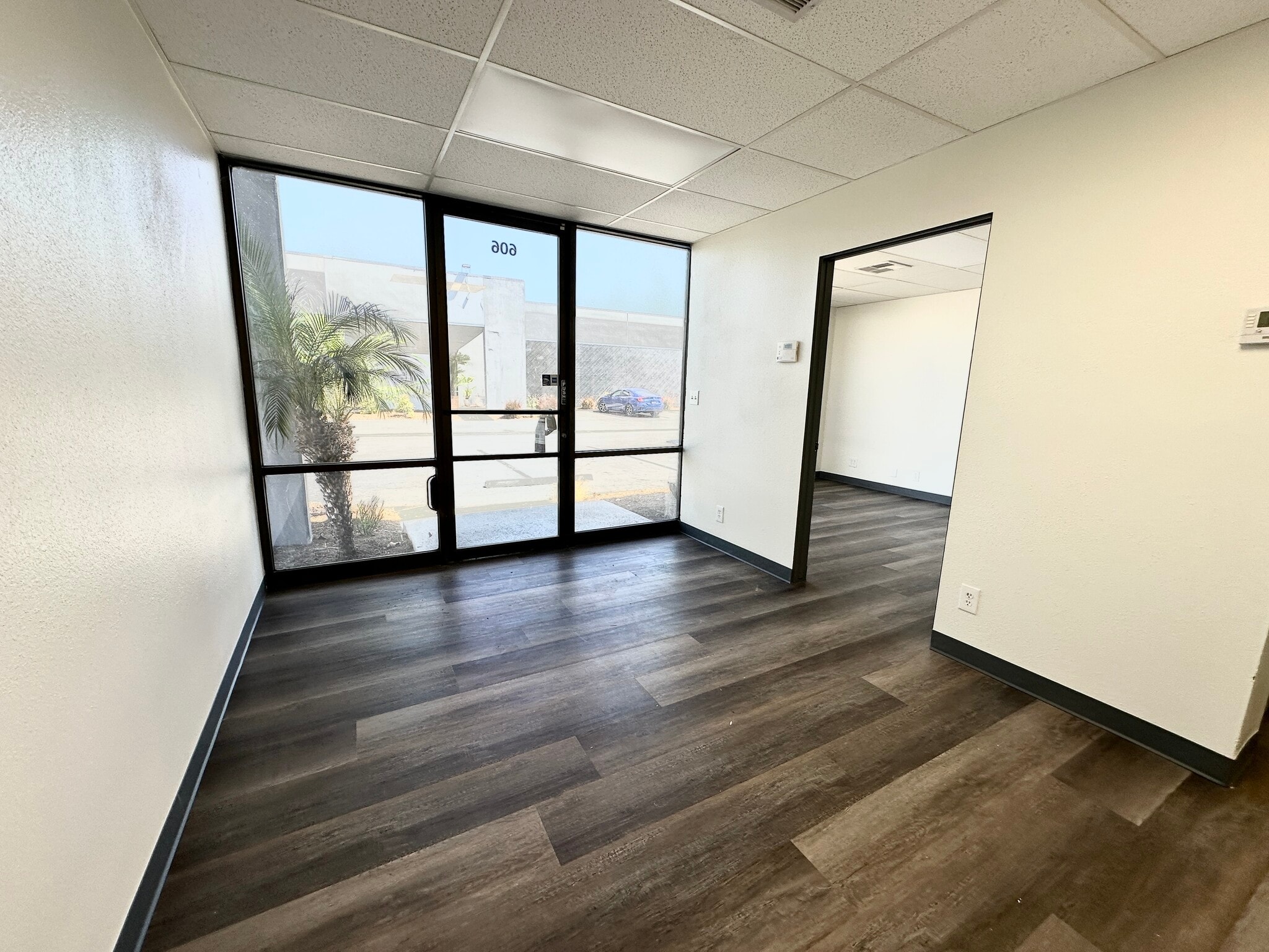 4060 N Palm St, Fullerton, CA à louer Photo intérieure– Image 1 sur 14