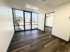 4060 N Palm St, Fullerton, CA à louer Photo intérieure– Image 1 sur 14