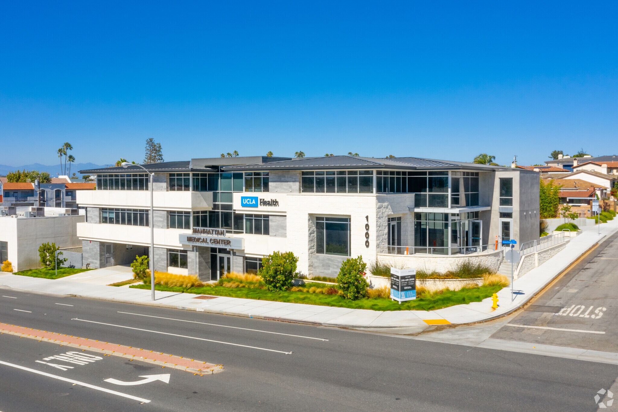 1000 N Sepulveda Blvd, Manhattan Beach, CA à louer Photo de l’immeuble– Image 1 sur 7
